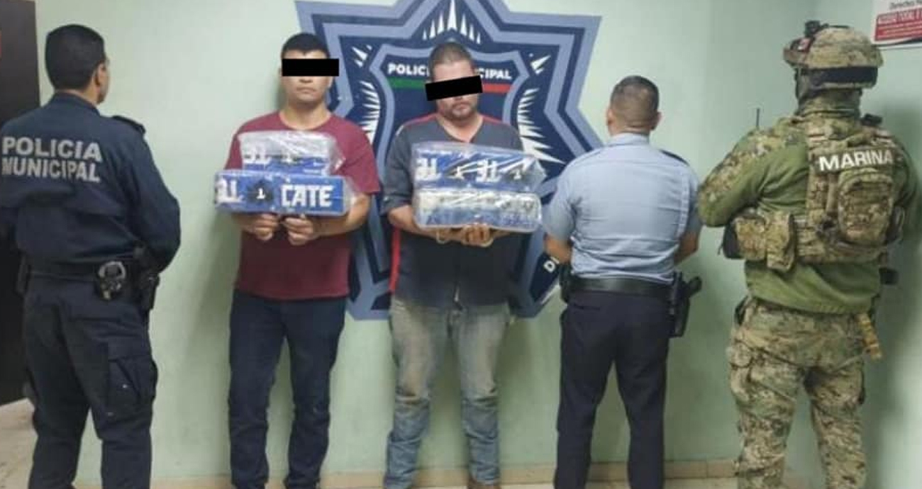 Capturan en persecución a dos sujetos por robo a tienda de conveniencia