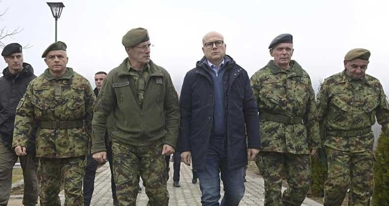 Serbia pone “en alerta” a sus tropas ante aumento de tensiones con Kosovo