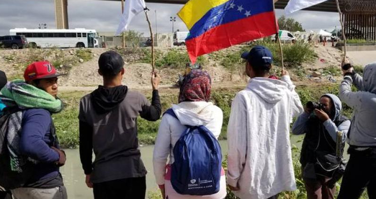Corte de EU mantiene Título 42, política que obliga a migrantes a permanecer en frontera con México