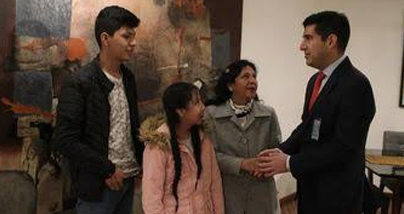 Familia de Pedro Castillo llega a México