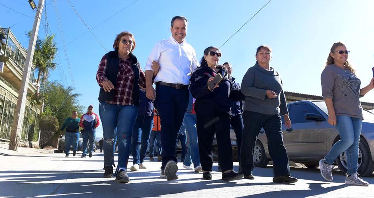 Entrega Toño Astiazarán la avenida Esqueda pavimentada con concreto
