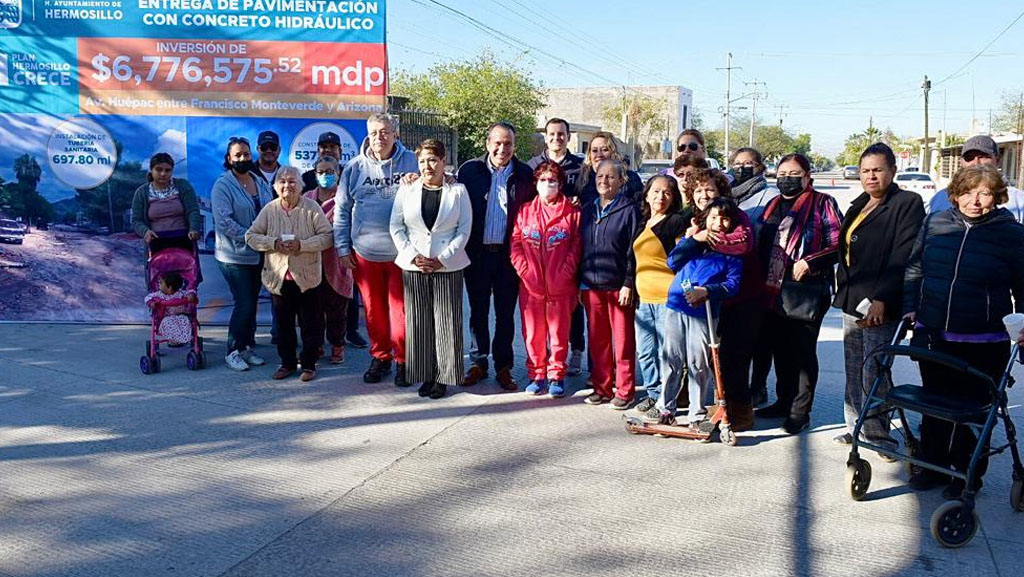 Celebra Toño Astiazarán junto a vecinas y vecinos pavimentación con concreto hidráulico de la calle Huépac