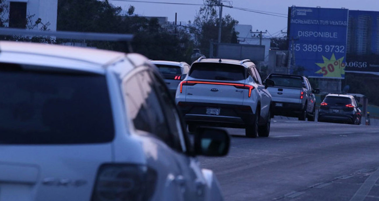 Mujer agrede a policías tras revisión de vehículo robado en Morelos