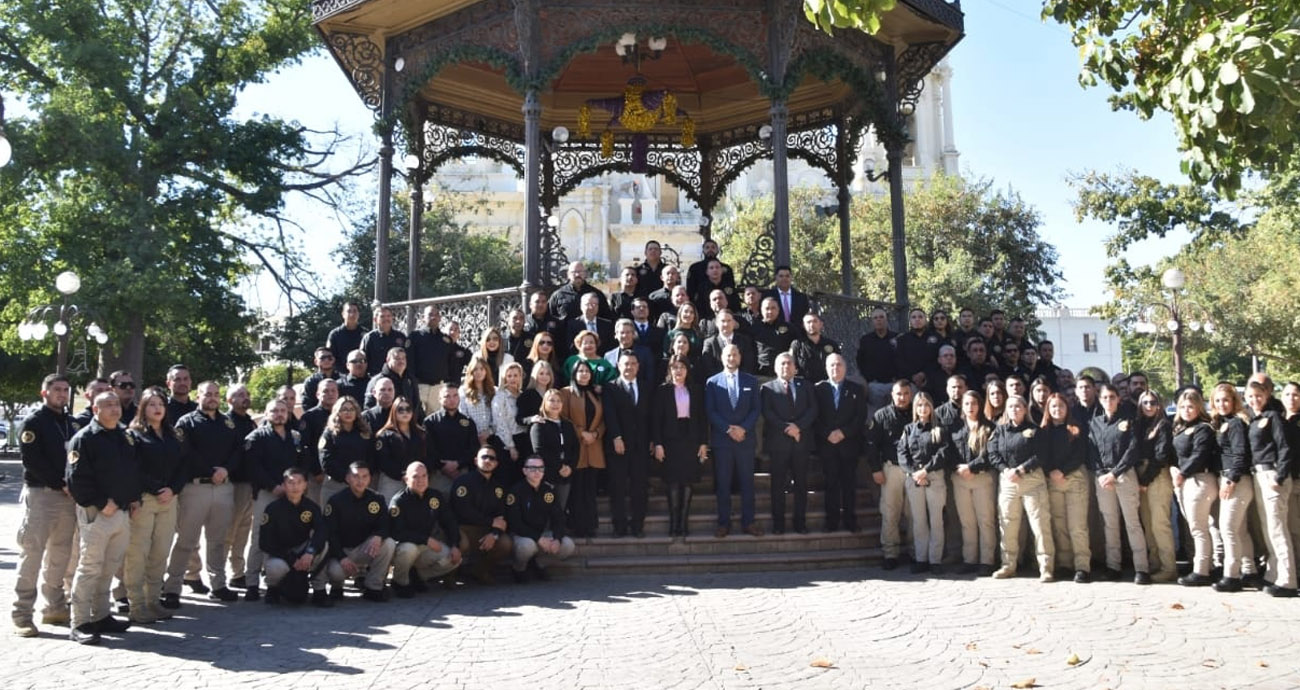 Fiscal General Claudia Indira Contreras Córdova entrega ascensos, reconocimientos, estímulos y uniformes a elementos amic en el marco del día del policía