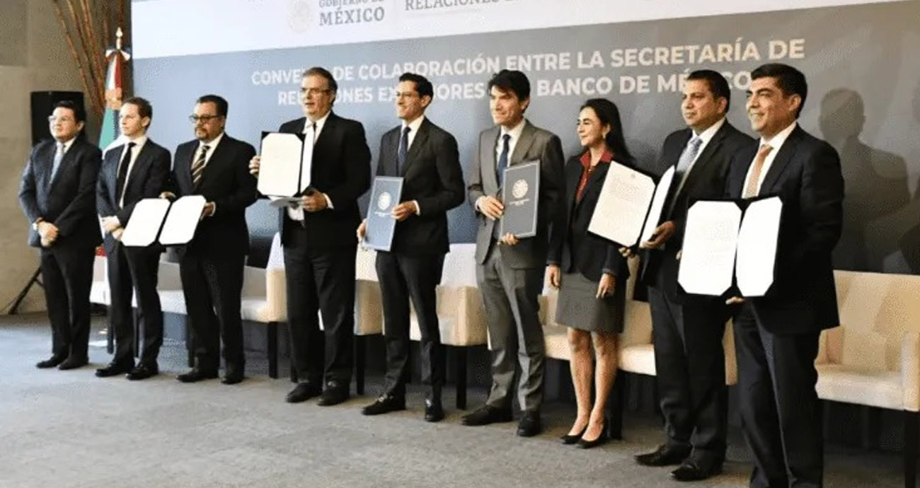 Pasaporte podrá ser usado como identificación oficial en bancos: Ebrard