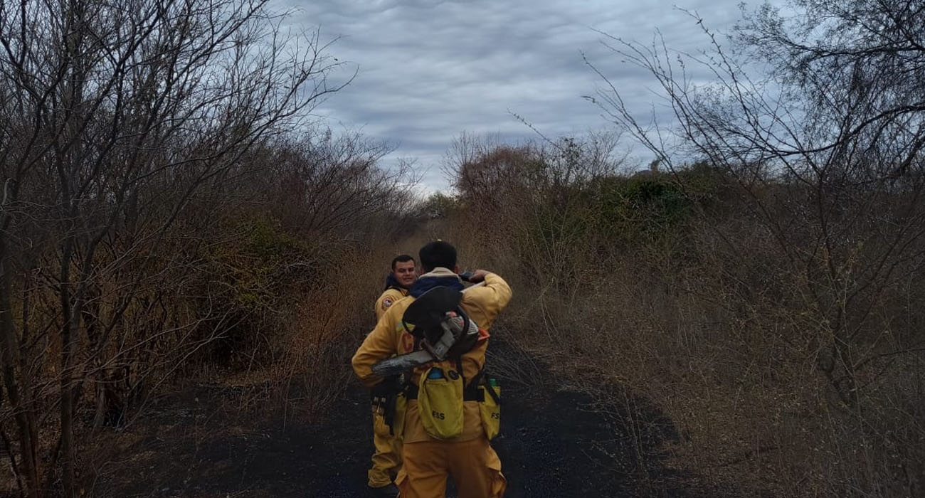 Bomberos de Navojoa apoyan con éxito combate a incendio en quiriego