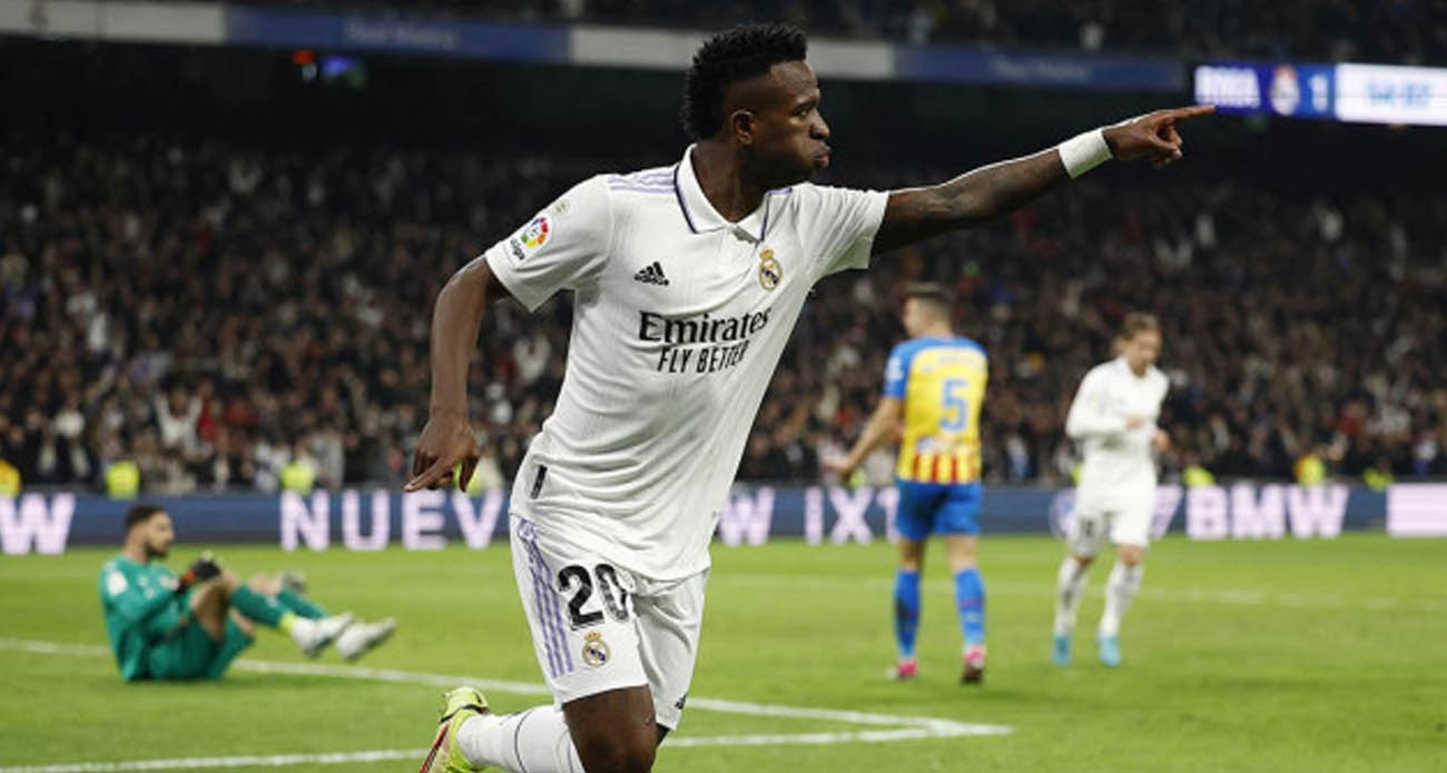 Real Madrid vence al Valencia y no se aleja del liderato