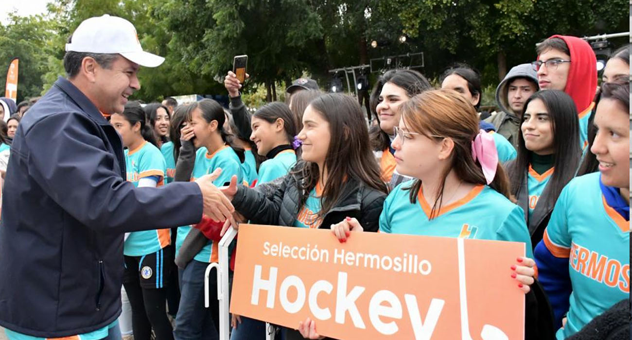 Abandera Toño Astiazarán a deportistas que representarán a Hermosillo en la etapa estatal de Juegos Nacionales CONADE 2023