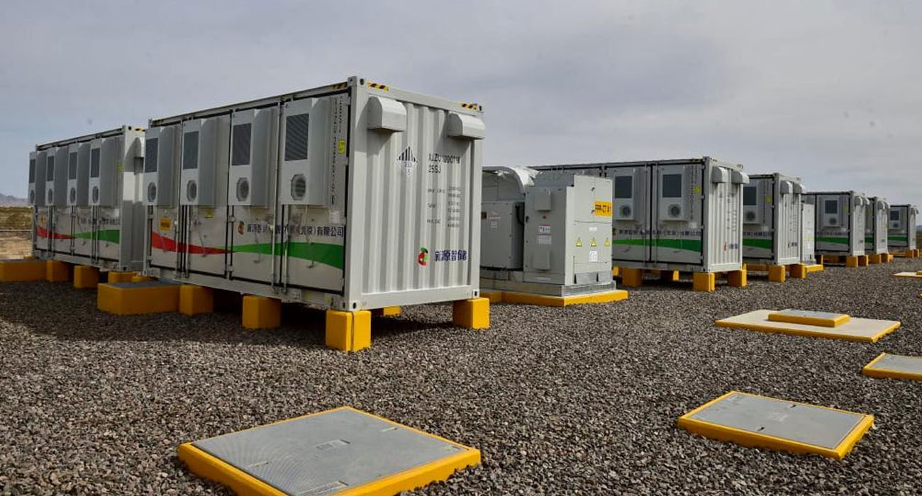 Gobernador Alfonso Durazo en la planta solar de Puerto Peñasco