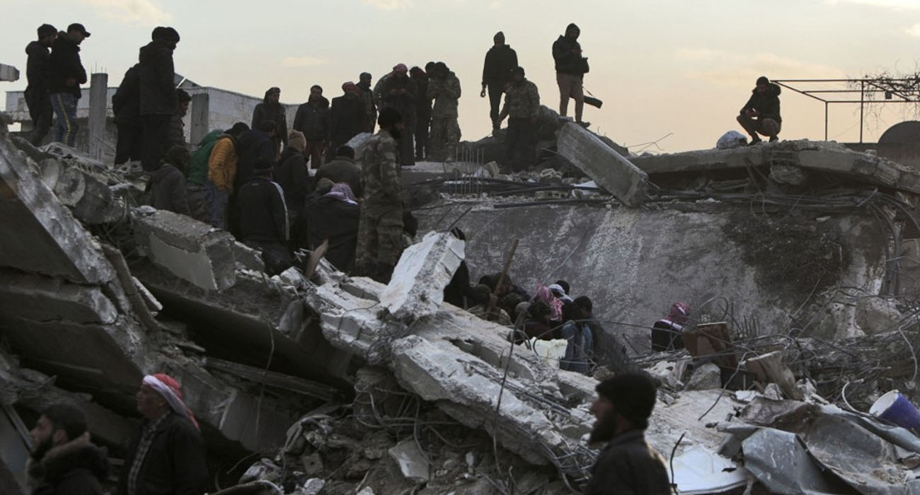 Suman más de 11 mil 200 muertos tras terremoto en Turquía y Siria