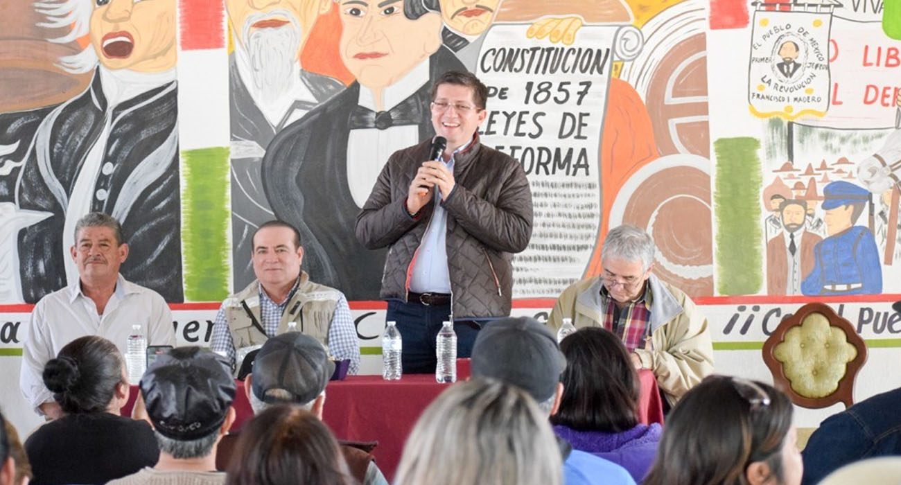 Jorge Elías atiende demandas de vivienda