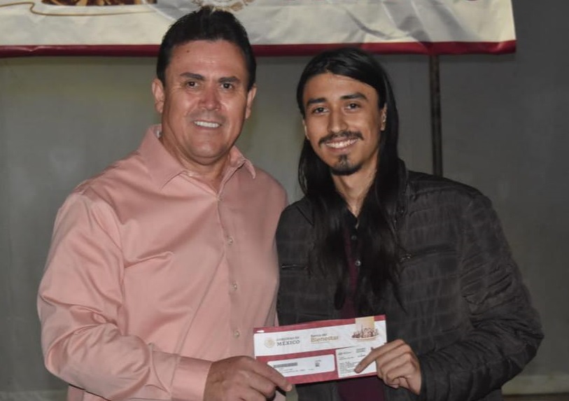 ENTREGAN APOYOS DE “JÓVENES CONSTRUYENDO EL FUTURO”
