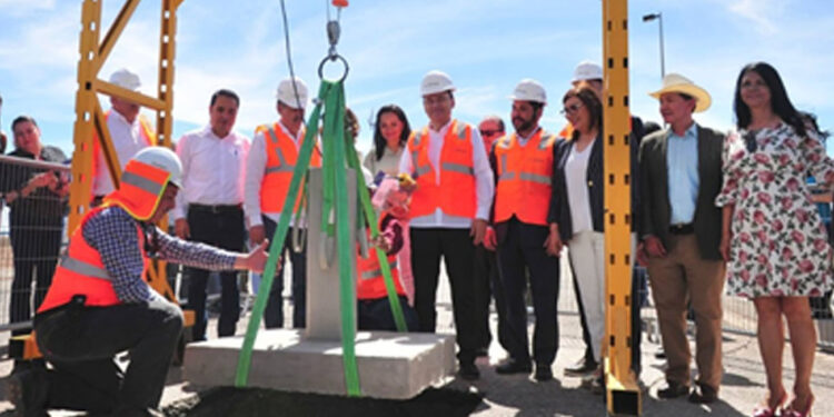 Coloca gobernador Alfonso Durazo primera piedra del proyecto Sky Bridge Sonora