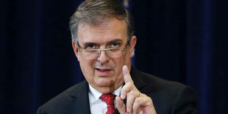 Ebrard celebra orden ejecutiva contra las armas de fuego firmada por Biden