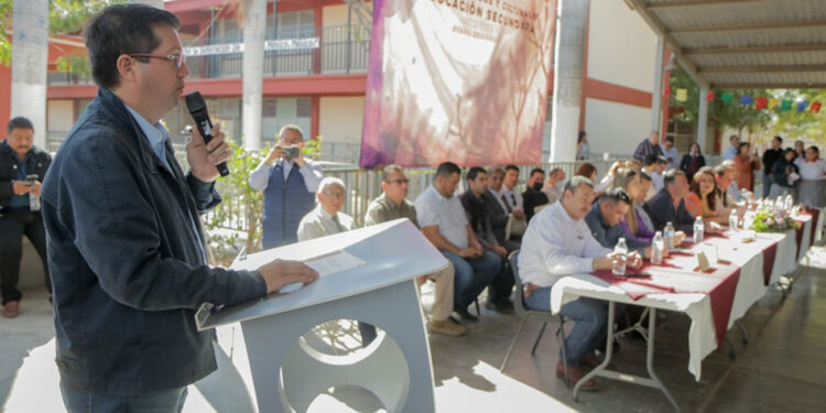 Destaca Jorge Elías el talento artístico de alumnos de secundaria
