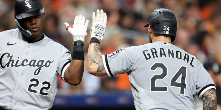 MLB: Medias Blancas abollan la corona de los Astros; mexicano Urías debuta con triunfo