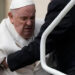 Levanta alertas ingreso del Papa a un hospital