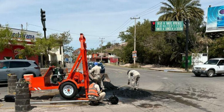 Comisión Estatal del Agua refuerza trabajo en Guaymas con maquinaria