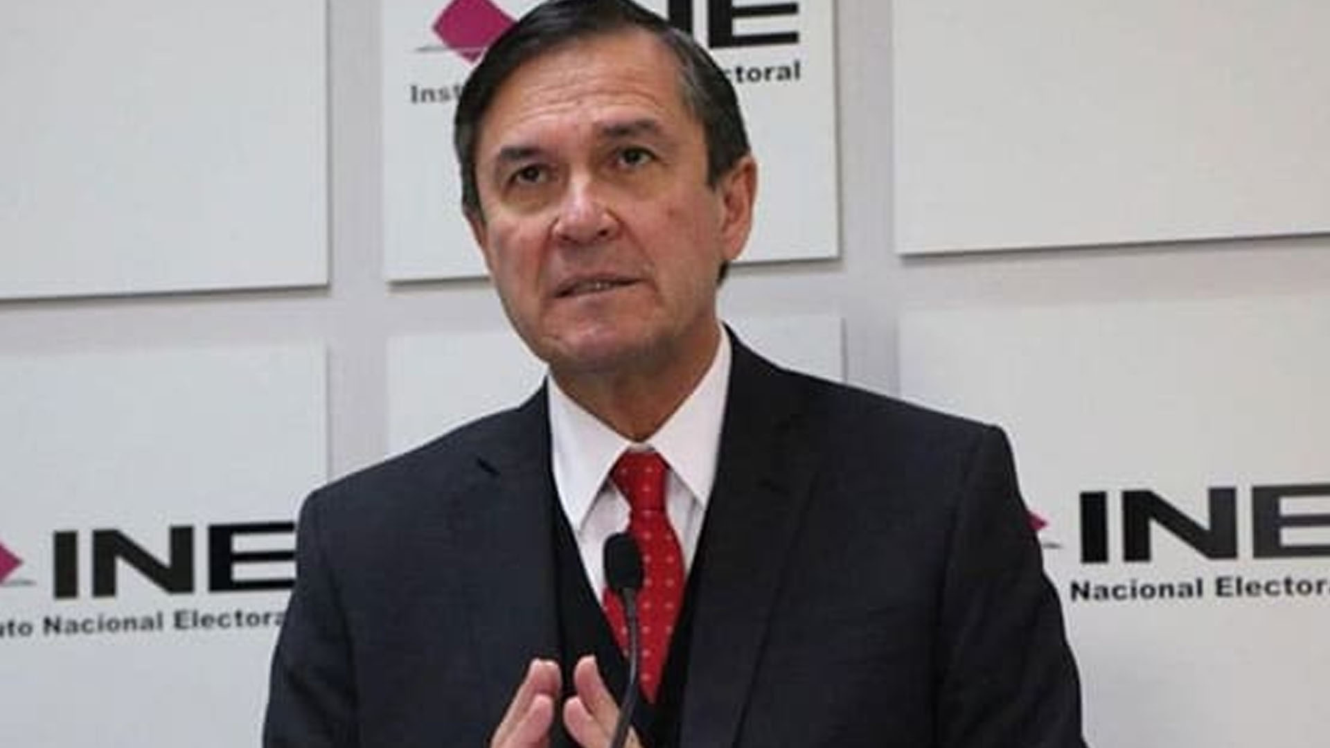 Jacobo Molina asesta el primer golpe al ‘plan B’: regresará al INE