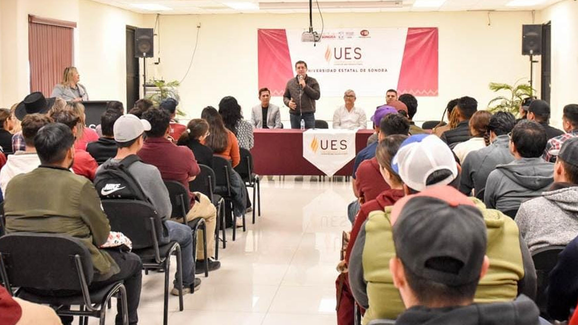Brinda Jorge Elías apoyo a la UES