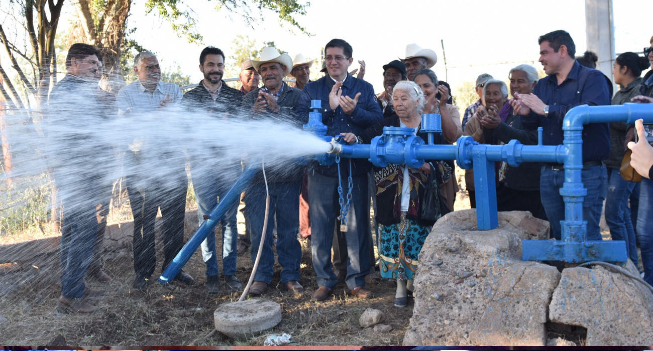 Cumple Jorge Elías Con agua potable para Masiaca