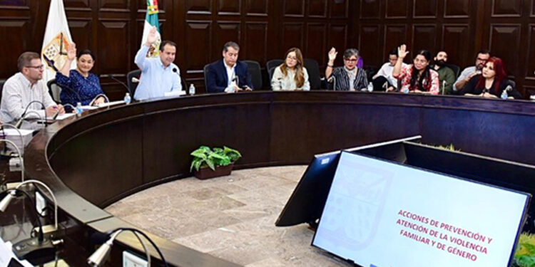 Avala Toño Astiazarán acciones a favor de la mujeres por instancias municipales