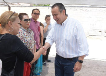 Inicia Toño Astiazarán pavimentación con concreto hidráulico de la calle Lucrecia Ruiz de Ayón