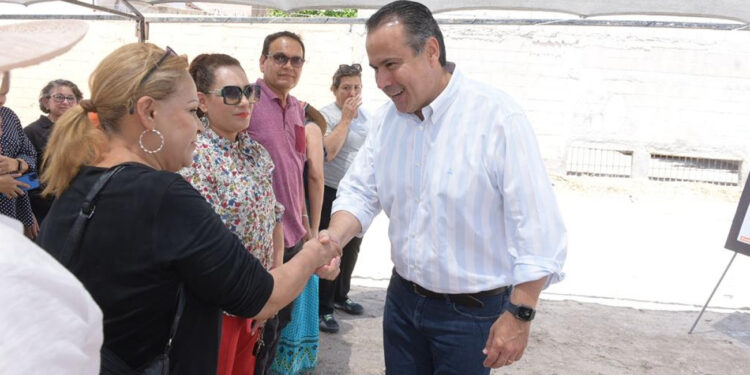 Inicia Toño Astiazarán pavimentación con concreto hidráulico de la calle Lucrecia Ruiz de Ayón