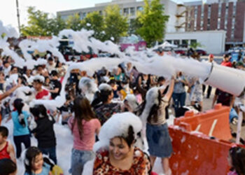 Disfrutan niñas y niños en Hermosillo de Espuma Party en la Víactiva