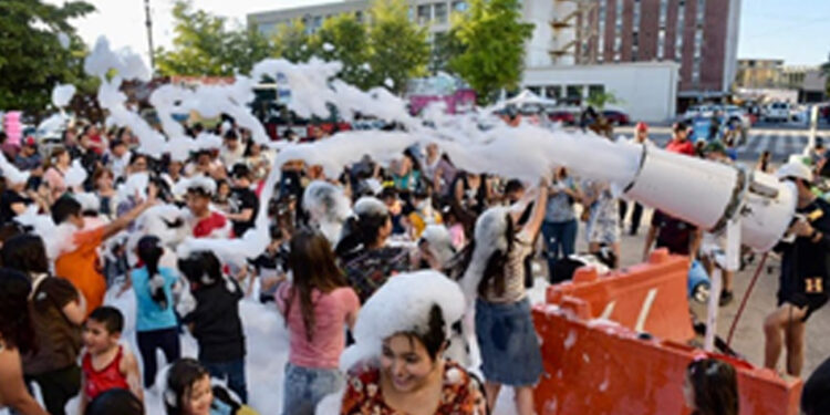 Disfrutan niñas y niños en Hermosillo de Espuma Party en la Víactiva