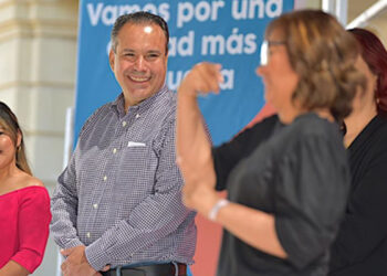 Reconoce Toño Astiazarán a participantes del segundo Taller de Lengua de Señas