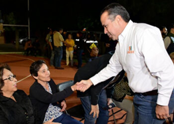 Entrega Toño Astiazarán mejoras a parque Ébanos en Fuentes del Mezquital