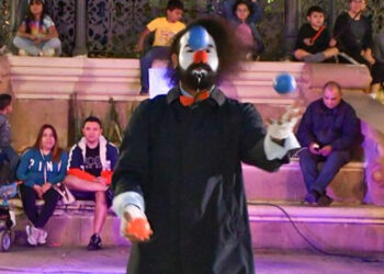 Disfrutan del espectáculo Remedios de un payaso en la Plaza Zaragoza