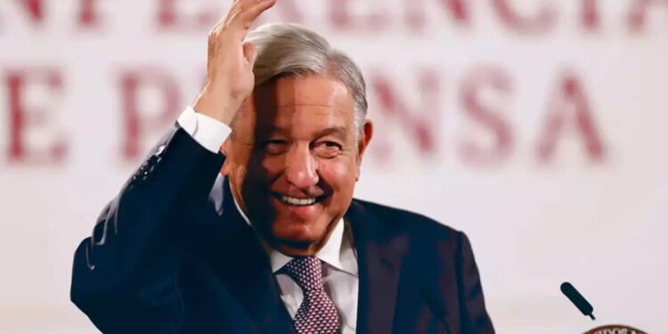 AMLO regresa a sus actividades y encabeza la mañanera tras contagio de COVID-19