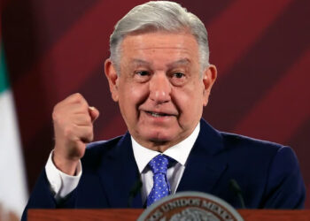 Convoca AMLO a 10 mil especialistas jubilados del IMSS para proyecto de salud