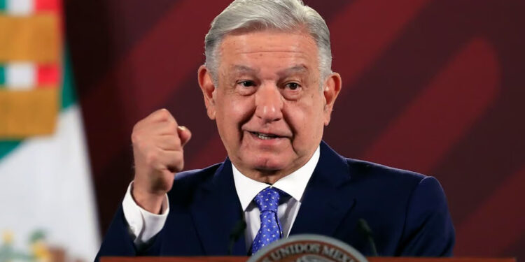 Convoca AMLO a 10 mil especialistas jubilados del IMSS para proyecto de salud