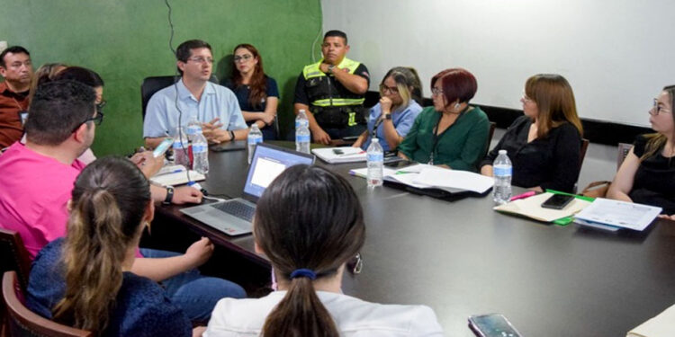Reciben animalistas apoyo del alcalde Jorge Elías
