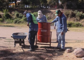 Coloca Servicios Públicos botes para la basura en el Río