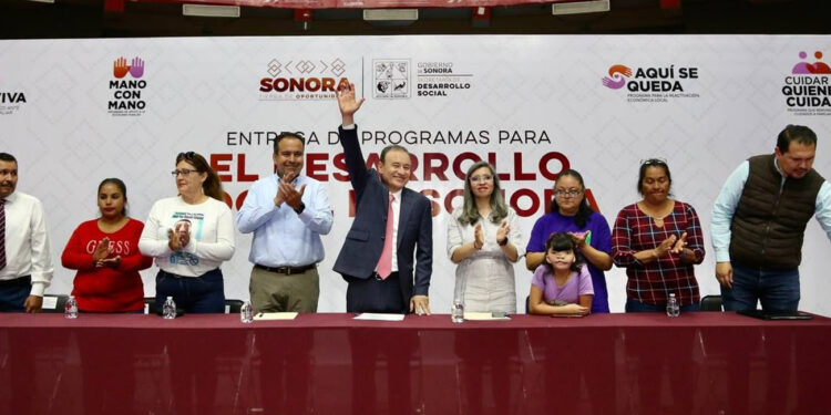 Entrega gobernador Alfonso Durazo más de dos mil tarjetas de apoyos de programas sociales