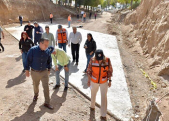       Verifica Toño Astiazarán trabajos en paso a desnivel y en calle Olivares
