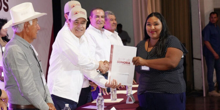 Brinda certeza jurídica Gobierno de Sonora a cientos de familias del sur de la entidad