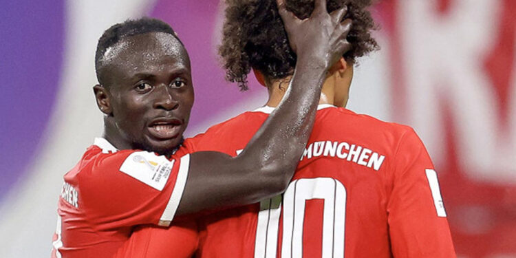 Bayern Múnich sanciona y multa a Mané por agresión