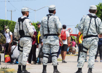 Guardia Nacional podrá vigilar al interior de estaciones del INM: Corte