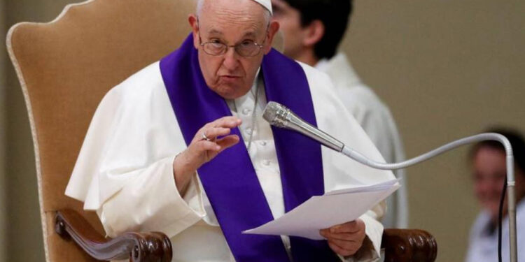 Papa Francisco no participará en Viacrucis en el Coliseo de Roma