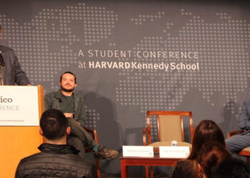 Participa Toño Astiazarán en un panel de conferencias en Harvard