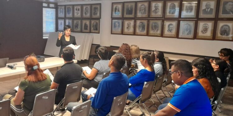 Apoyan a  emprendedores para créditos de FIDESON