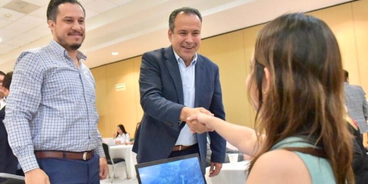 Preside Toño Astiazarán exitoso encuentro de negocios del Mercado Energético