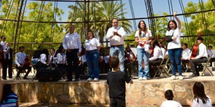 Celebran a lo grande Toño Astiazarán y Patty Ruibal a la niñez en CHIQUIFEST