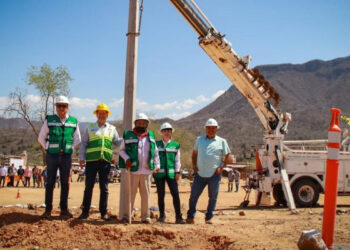 Llevan luz a comunidad de San Bernardo como parte de los compromisos del Plan de Justicia Guarijío