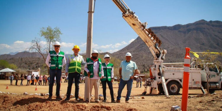 Llevan luz a comunidad de San Bernardo como parte de los compromisos del Plan de Justicia Guarijío